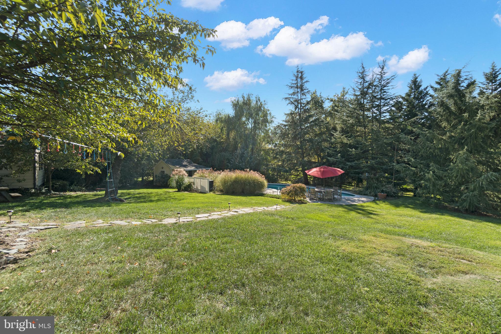 1005 Grant Street Herndon, VA 20170 - Photo 52 of 59 a backyard of a house with lots of green space