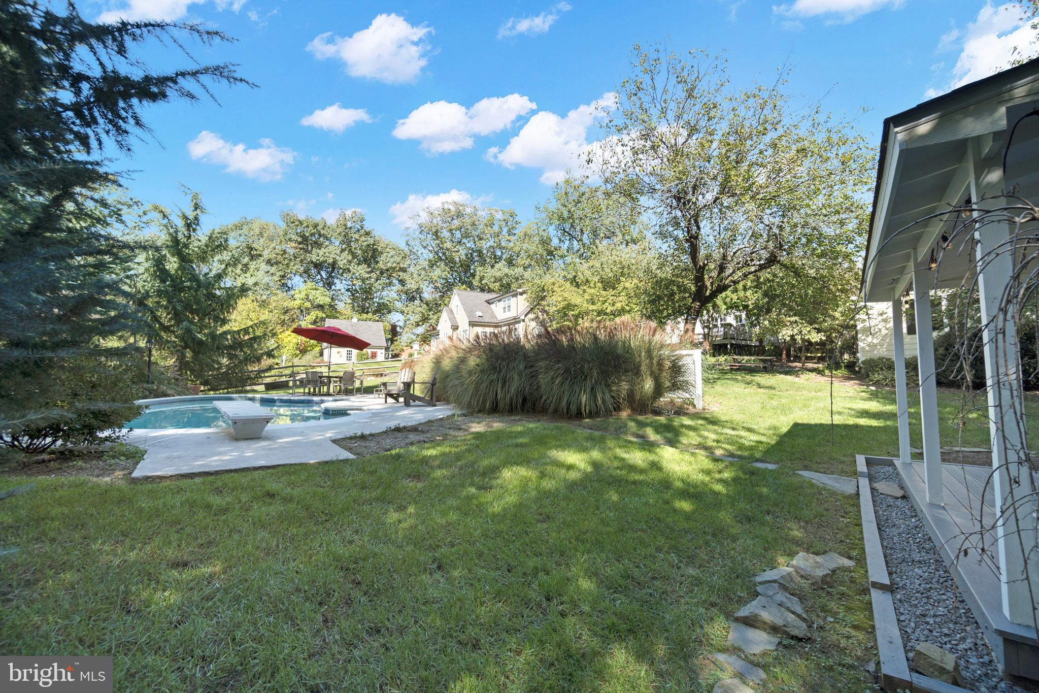 1005 Grant Street Herndon, VA 20170 - Photo 53 of 59 a view of a garden with an tree