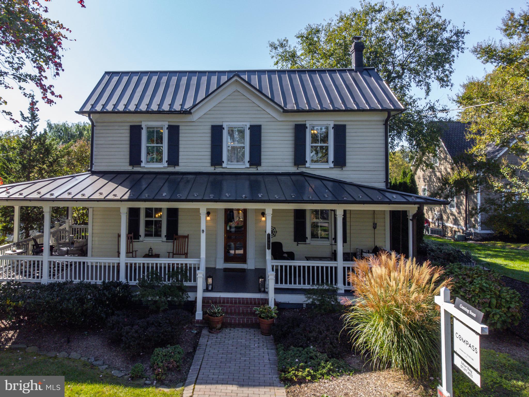 1005 Grant Street Herndon, VA 20170 - Photo 59 of 59 a front view of a house with garden