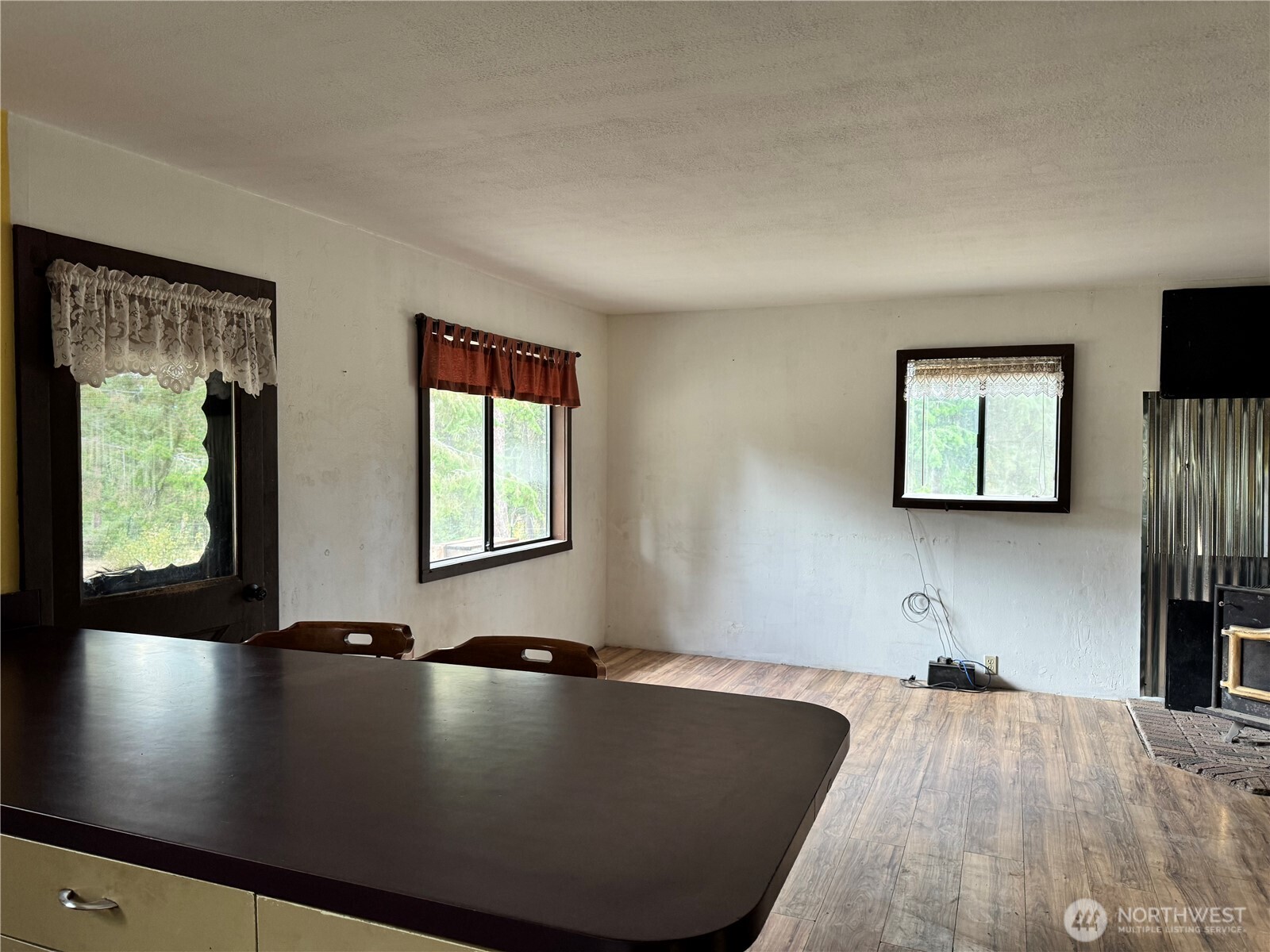 13 Rope And Saddle Lane Tonasket, WA 98855 - Photo 5 of 28 a view of a living room and dining room
