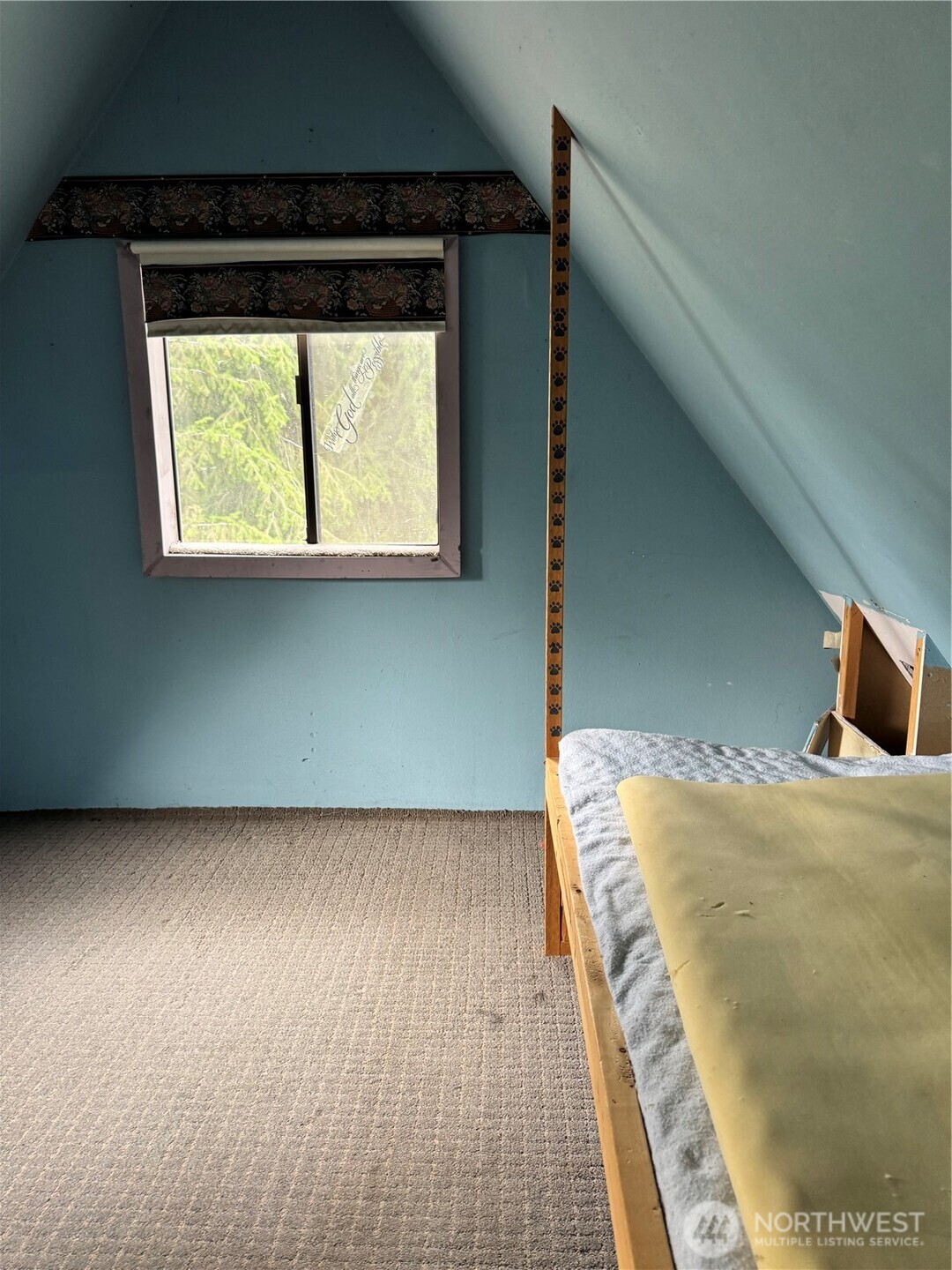 13 Rope And Saddle Lane Tonasket, WA 98855 - Photo 6 of 28 a bedroom with a bed and a window