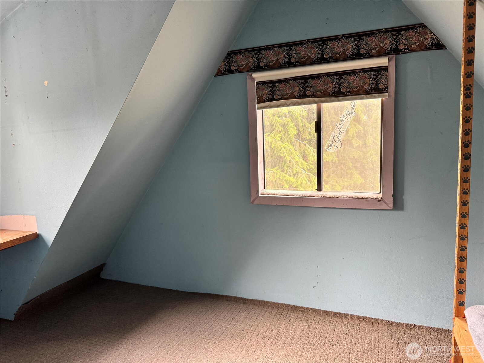 13 Rope And Saddle Lane Tonasket, WA 98855 - Photo 7 of 28 a view of hallway with a window