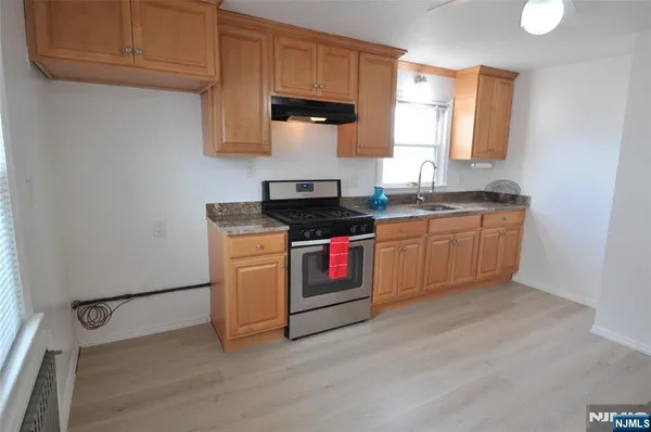 $1,900 | 237 Martha Avenue, Elmwood Park, NJ 07407