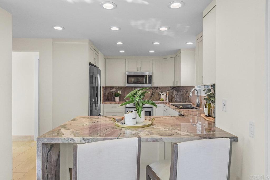 321 Shoemaker Lane Solana Beach, CA 92075 - Photo 9 of 38