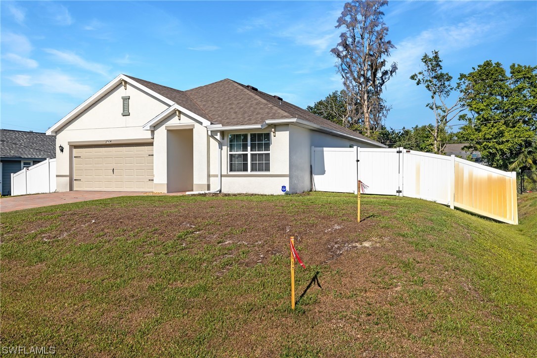 17504 Oriole Road Fort Myers, FL 33967 - Photo 23 of 23 a backyard of a house with table and chairs