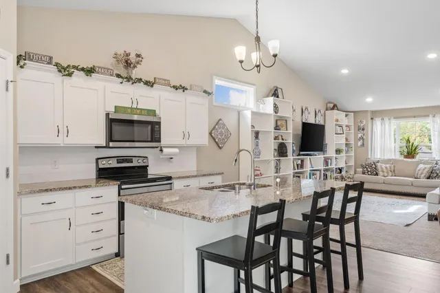 $650,000 | 5029 Oak Street, Maple Plain, MN 55359