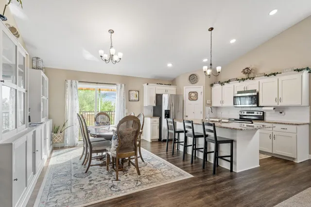 $650,000 | 5029 Oak Street, Maple Plain, MN 55359