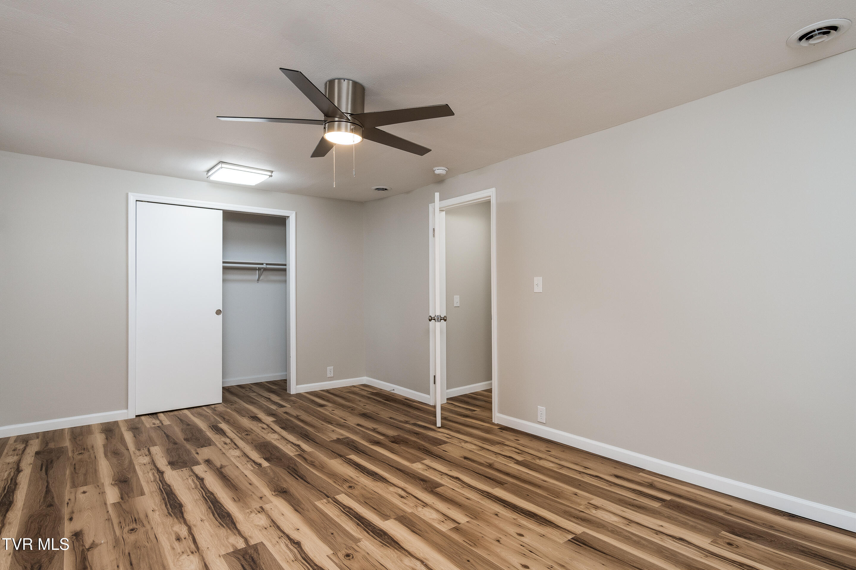 2275 Justice Road Afton, TN 37616 - Photo 24 of 36 interior-16