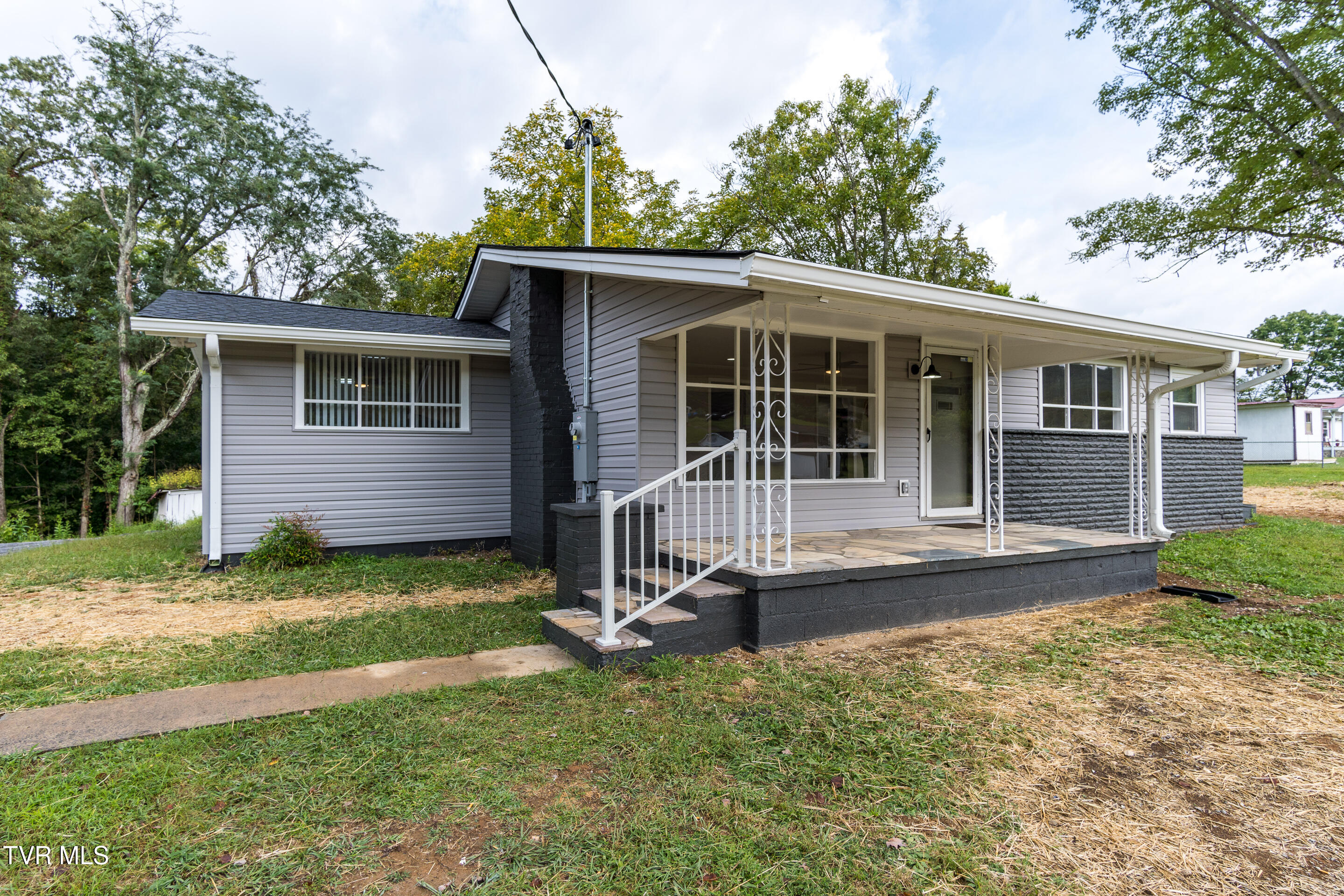 2275 Justice Road Afton, TN 37616 - Photo 3 of 36 exterior-4