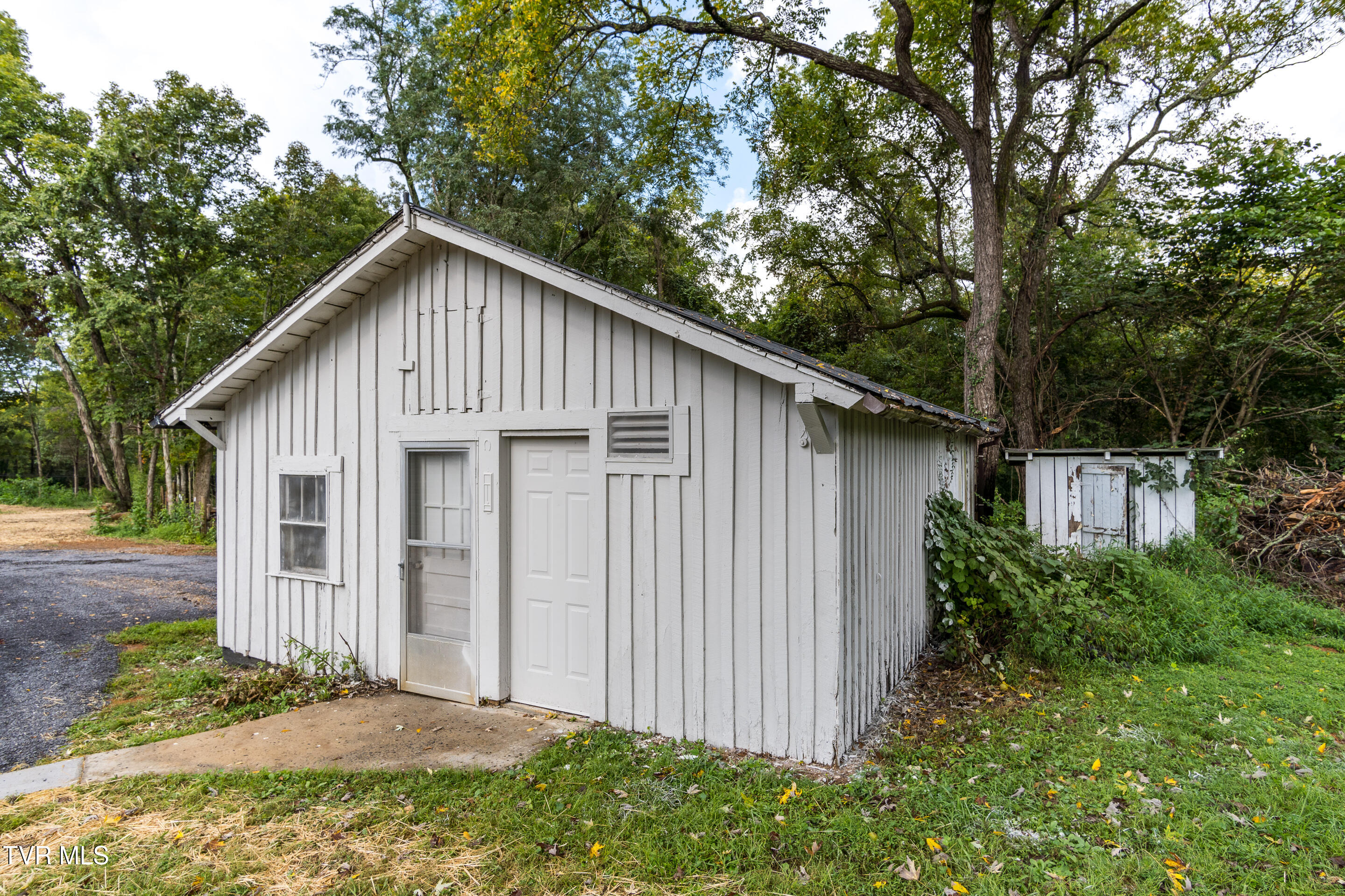 2275 Justice Road Afton, TN 37616 - Photo 33 of 36 exterior-15