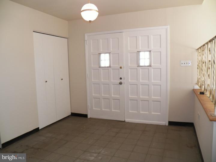 409 Kismet Road Philadelphia, PA 19115 - Photo 5 of 12