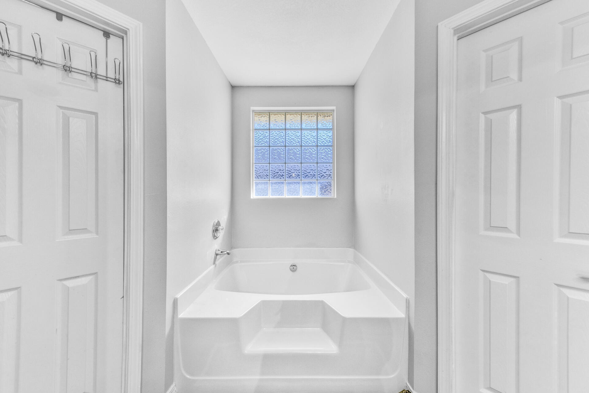606 Risen Star Drive Crestview, FL 32539 - Photo 21 of 37 a bath tub sitting next to a white sink