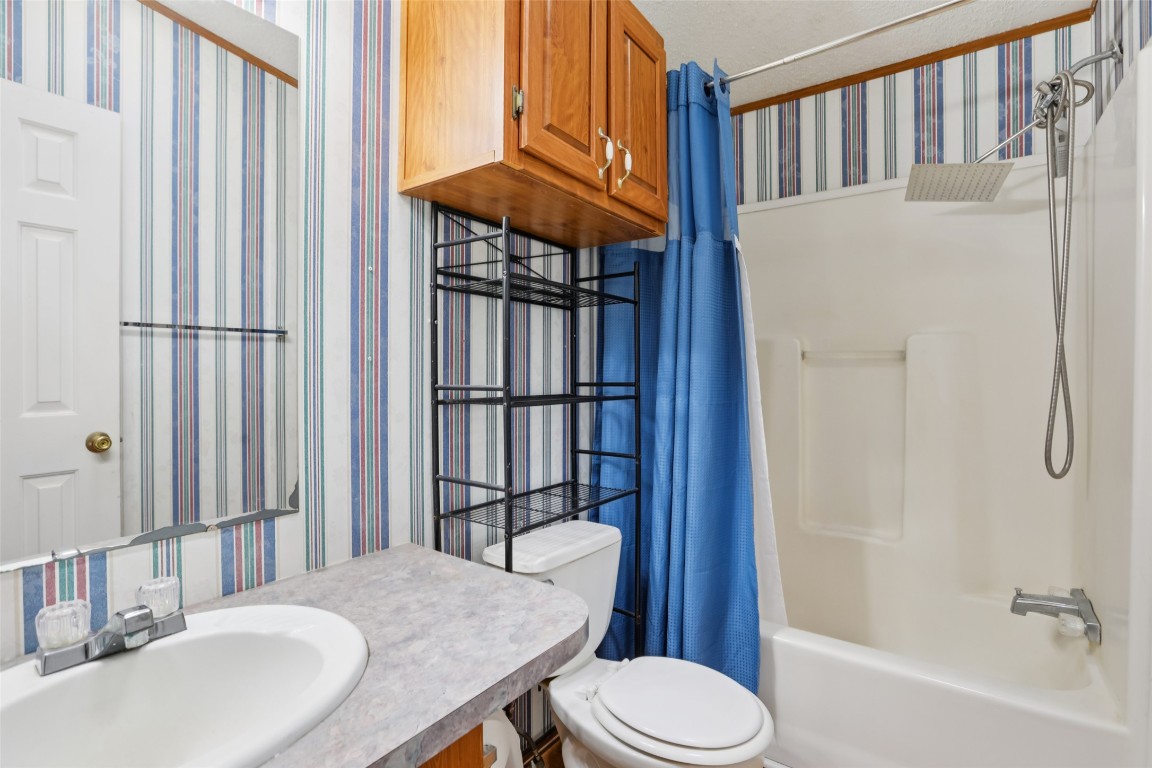 6975 Silvermine Road Harwood, TX 78632 - Photo 22 of 33 a bathroom with a sink toilet and shower