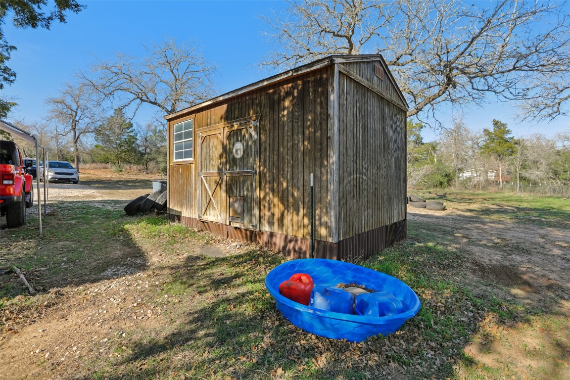 6975 Silvermine Road Harwood, TX 78632 - Photo 25 of 33 a view of a backyard with a sink