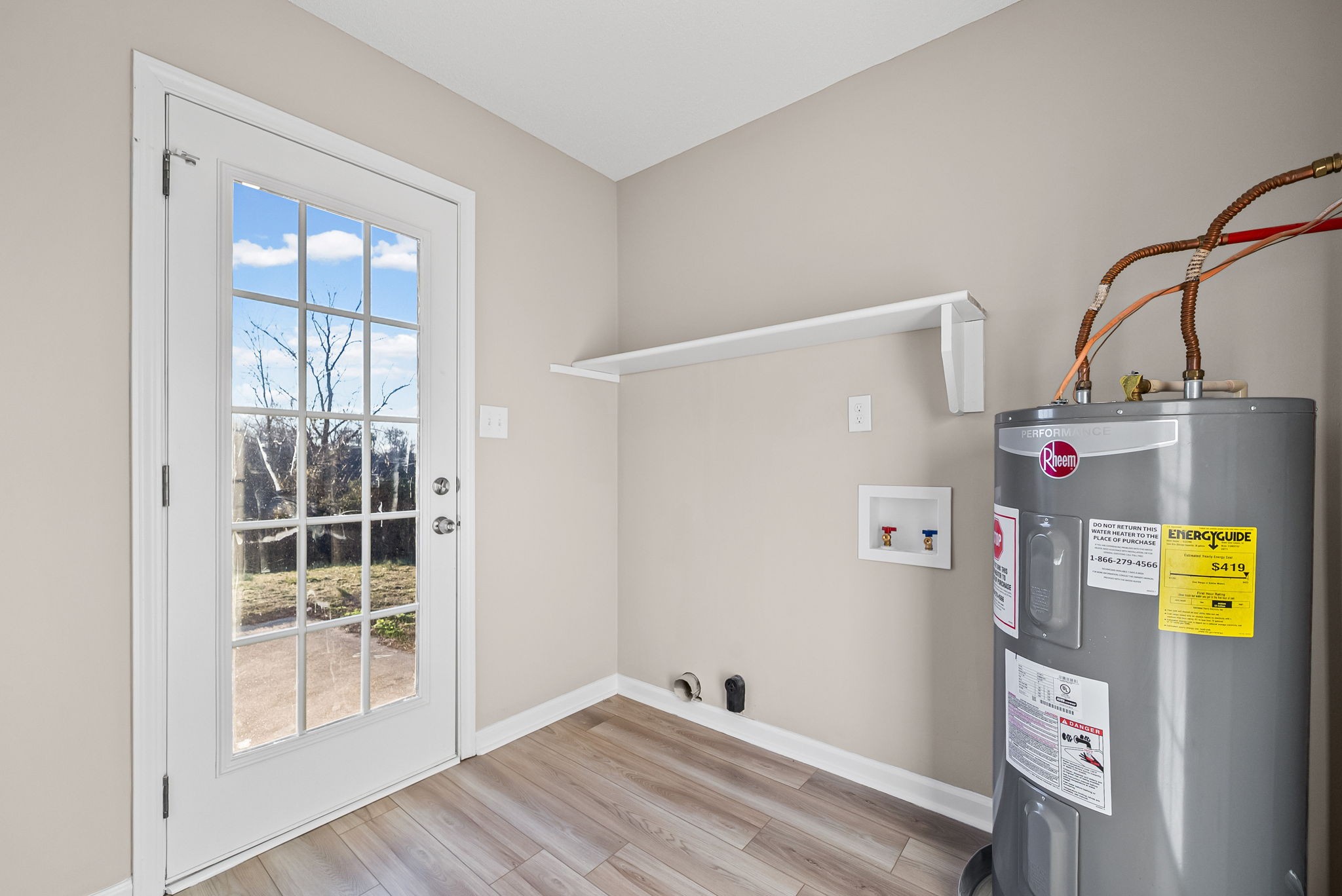 1010 Winesap Road Clarksville, TN 37040 - Photo 20 of 22 a view of room with window and entryway