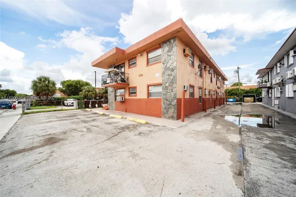 $2,000 | 40 West 4th Street, Unit 5, Hialeah, FL 33010