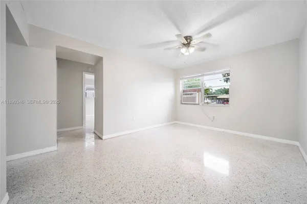 $2,000 | 40 West 4th Street, Unit 5, Hialeah, FL 33010