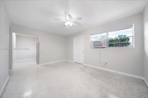 $2,000 | 40 West 4th Street, Unit 5, Hialeah, FL 33010
