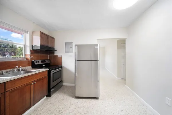 $2,000 | 40 West 4th Street, Unit 5, Hialeah, FL 33010