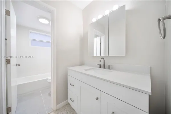 $2,000 | 40 West 4th Street, Unit 5, Hialeah, FL 33010