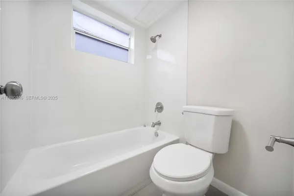 $2,000 | 40 West 4th Street, Unit 5, Hialeah, FL 33010