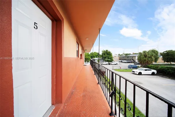 $2,000 | 40 West 4th Street, Unit 5, Hialeah, FL 33010