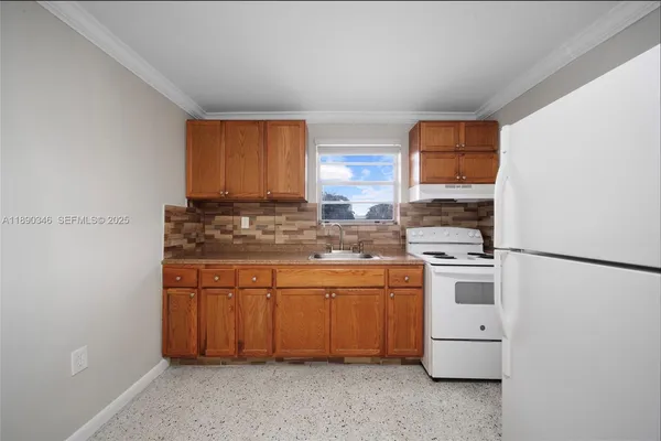 $2,000 | 40 West 4th Street, Unit 5, Hialeah, FL 33010
