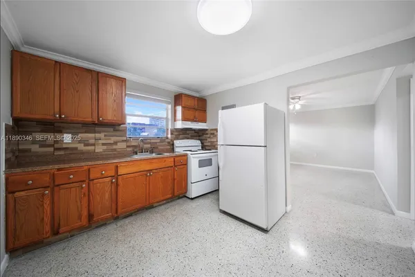 $2,000 | 40 West 4th Street, Unit 5, Hialeah, FL 33010