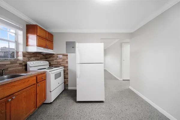 $2,000 | 40 West 4th Street, Unit 5, Hialeah, FL 33010