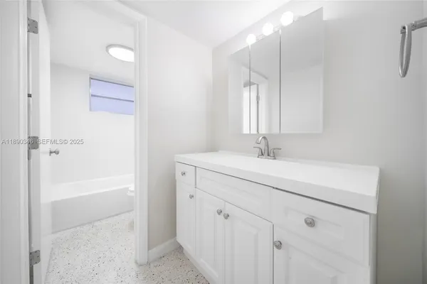 $2,000 | 40 West 4th Street, Unit 5, Hialeah, FL 33010