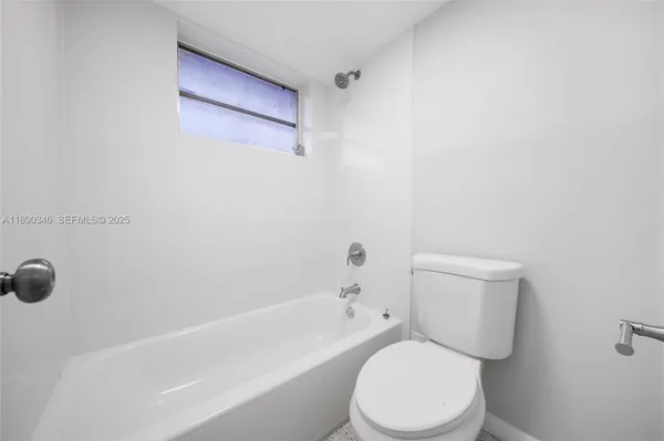 $2,000 | 40 West 4th Street, Unit 5, Hialeah, FL 33010