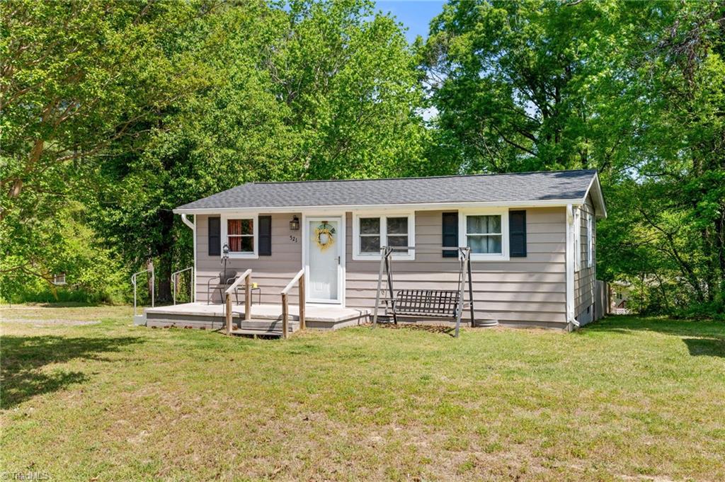 House has shared driveway with property behind.