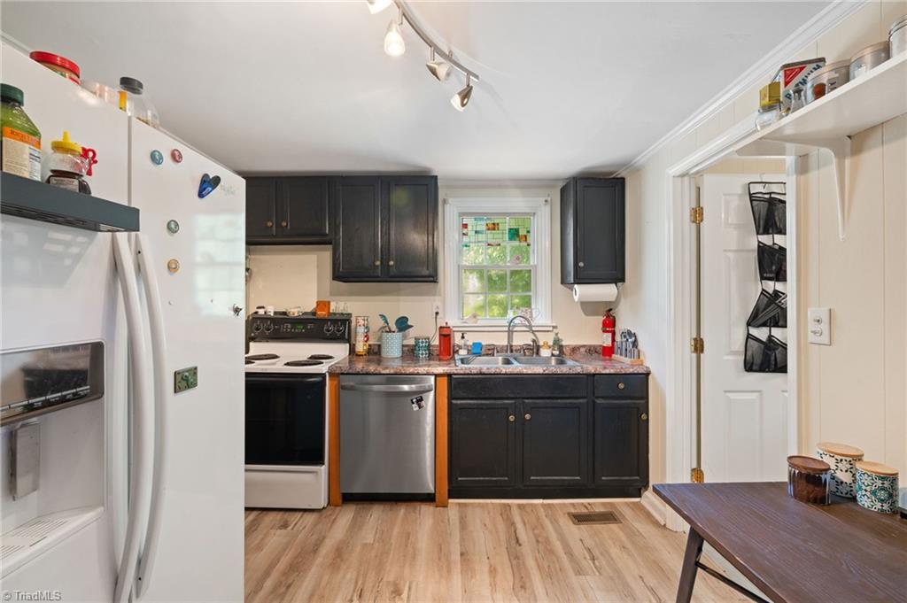 521 Cynthia Road Greensboro, NC 27406 - Photo 16 of 43