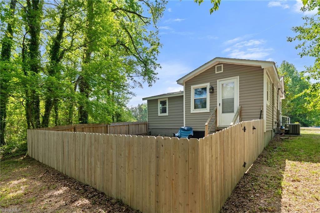 521 Cynthia Road Greensboro, NC 27406 - Photo 5 of 43