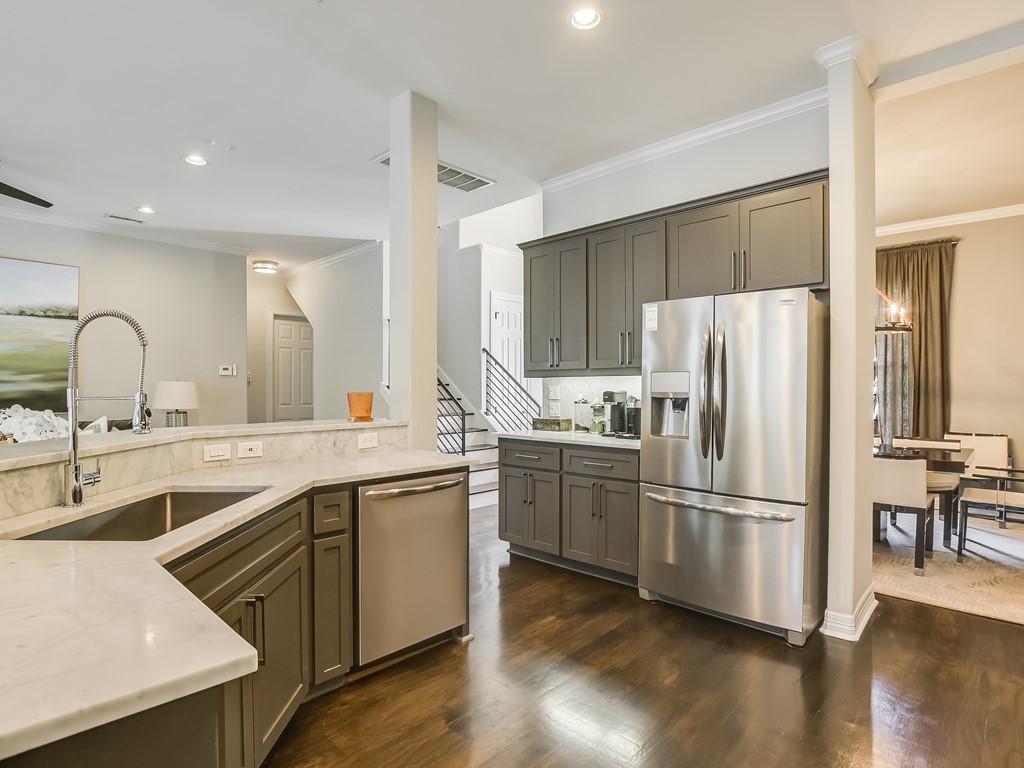 2007 Rue De St Tropez Austin, TX 78746 - Photo 7 of 17