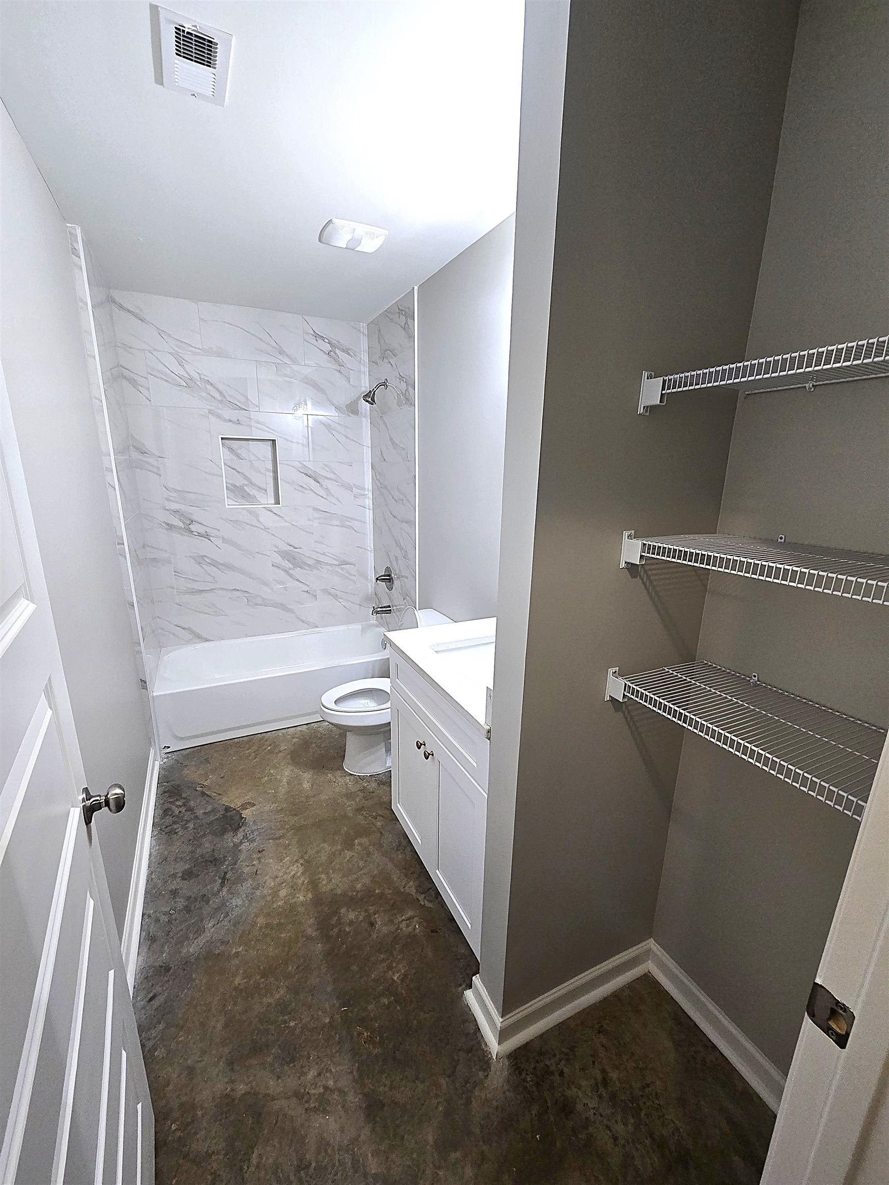 770 Cherokee Avenue Memphis, TN 38106 - Photo 10 of 14 a bathroom with a shower and a toilet