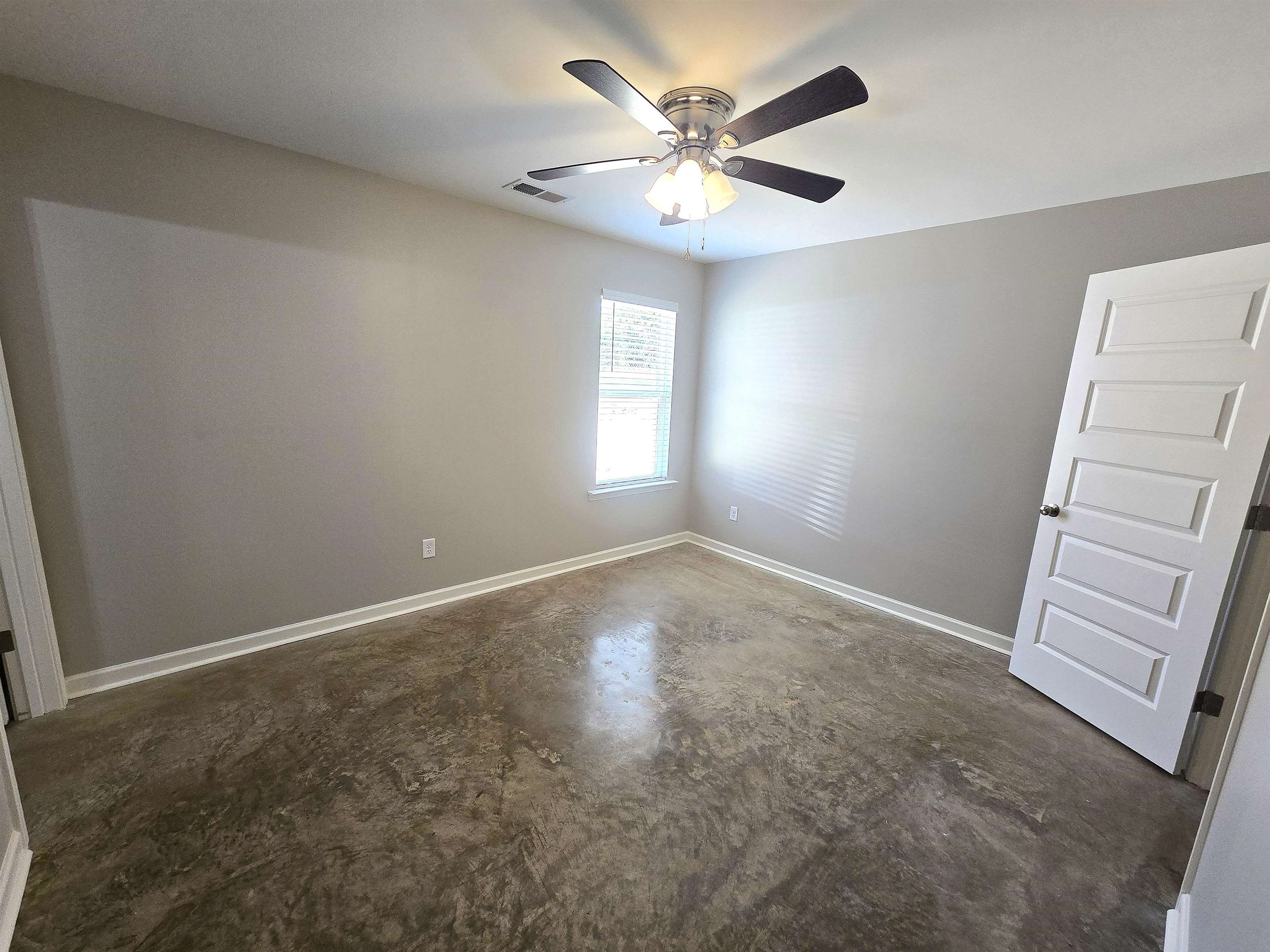 770 Cherokee Avenue Memphis, TN 38106 - Photo 12 of 14 an empty room with windows and fan