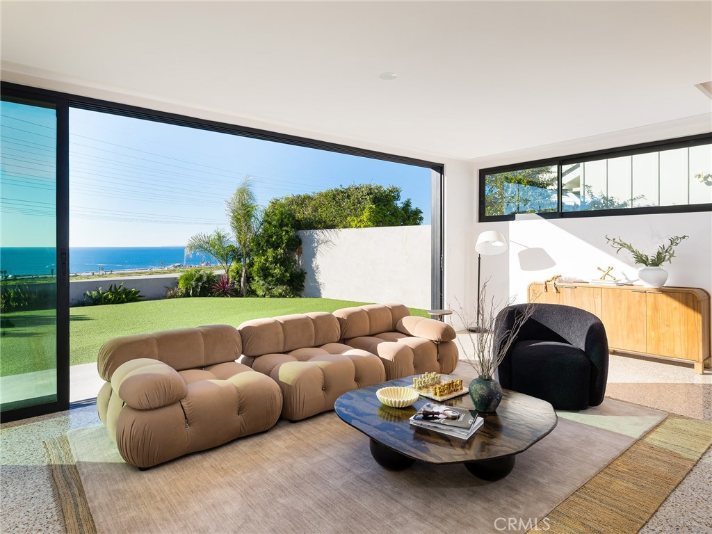 355 Hillcrest Street El Segundo, CA 90245 - Photo 9 of 62