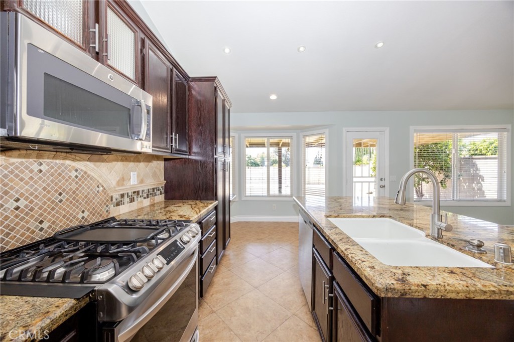 15045 Spring Street Fontana, CA 92335 - Photo 16 of 36