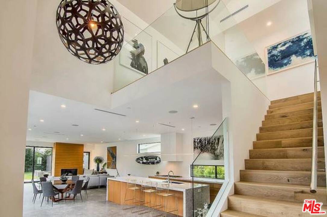 2021 Walnut Avenue Venice, CA 90291 - Photo 3 of 23 a living room with furniture and wooden floor