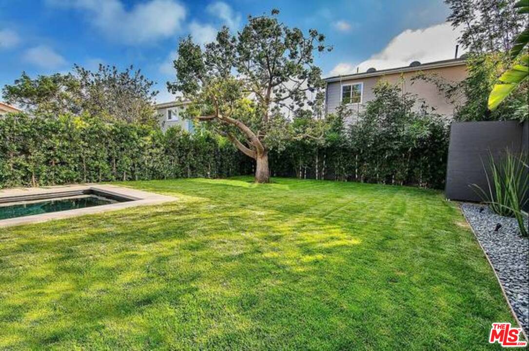 2021 Walnut Avenue Venice, CA 90291 - Photo 8 of 23 a view of a swimming pool with a yard