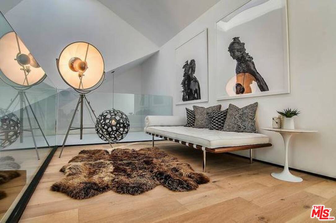 2021 Walnut Avenue Venice, CA 90291 - Photo 9 of 23 a living room with furniture and a painting on the wall