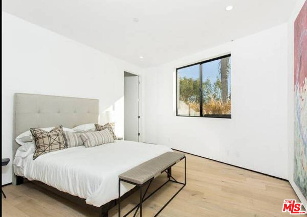 2021 Walnut Avenue Venice, CA 90291 - Photo 10 of 23 a bedroom with a bed and a painting on the wall