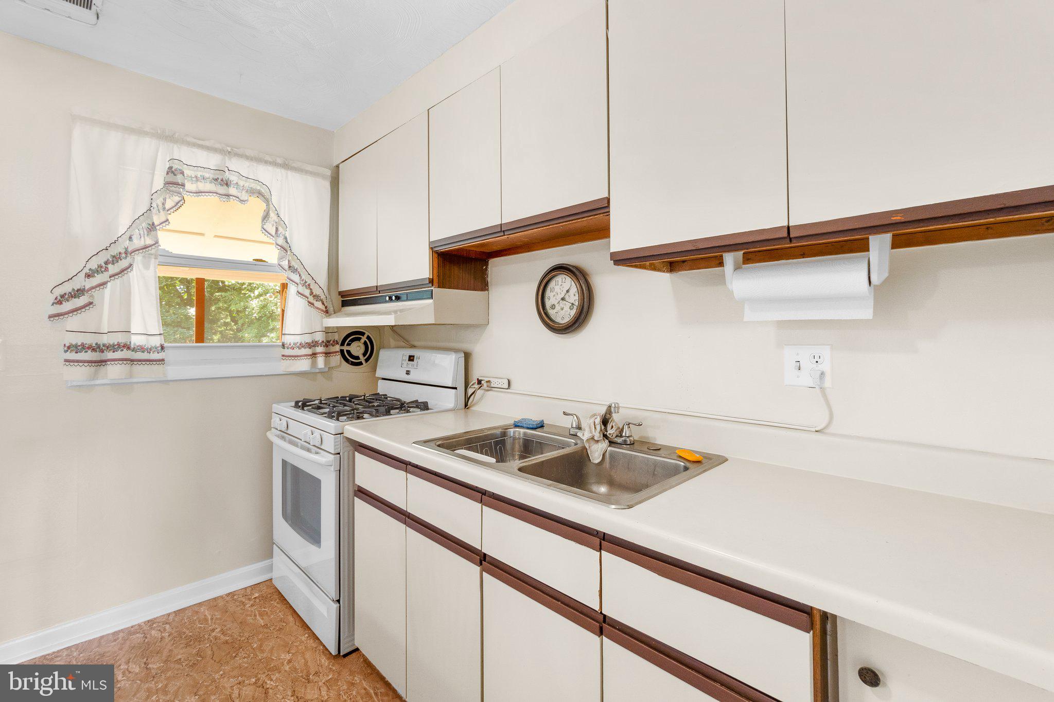 127 South Tollgate Road Owings Mills, MD 21117 - Photo 10 of 28 Gas Cooking