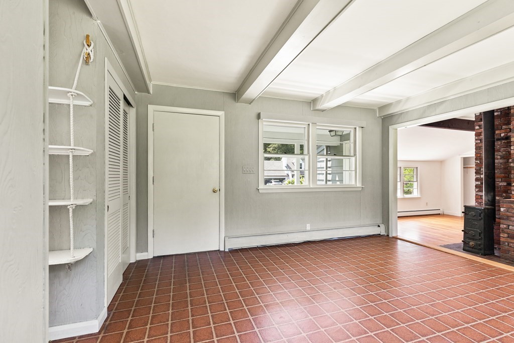 29 Walker Road Manchester, MA 01944 - Photo 8 of 15 Gallery Image 8