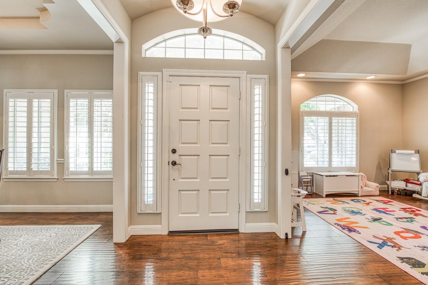 692 East Blue Ridge Road Fresno, CA 93725 - Photo 13 of 68