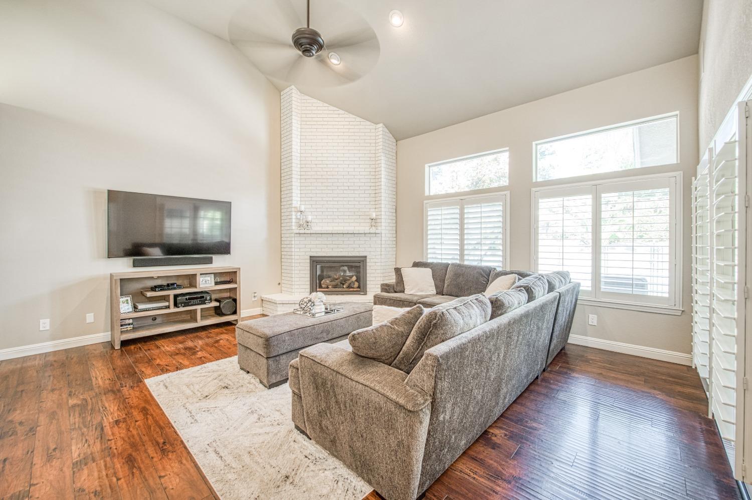 692 East Blue Ridge Road Fresno, CA 93725 - Photo 28 of 68 a living room with furniture and a flat screen tv