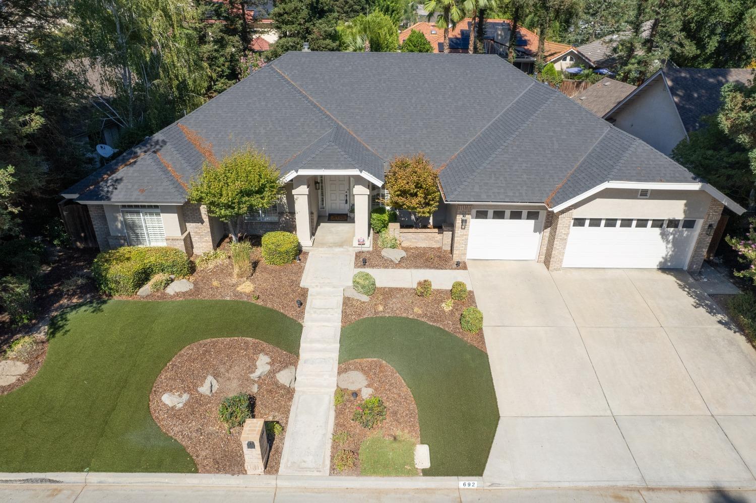 692 East Blue Ridge Road Fresno, CA 93725 - Photo 4 of 68