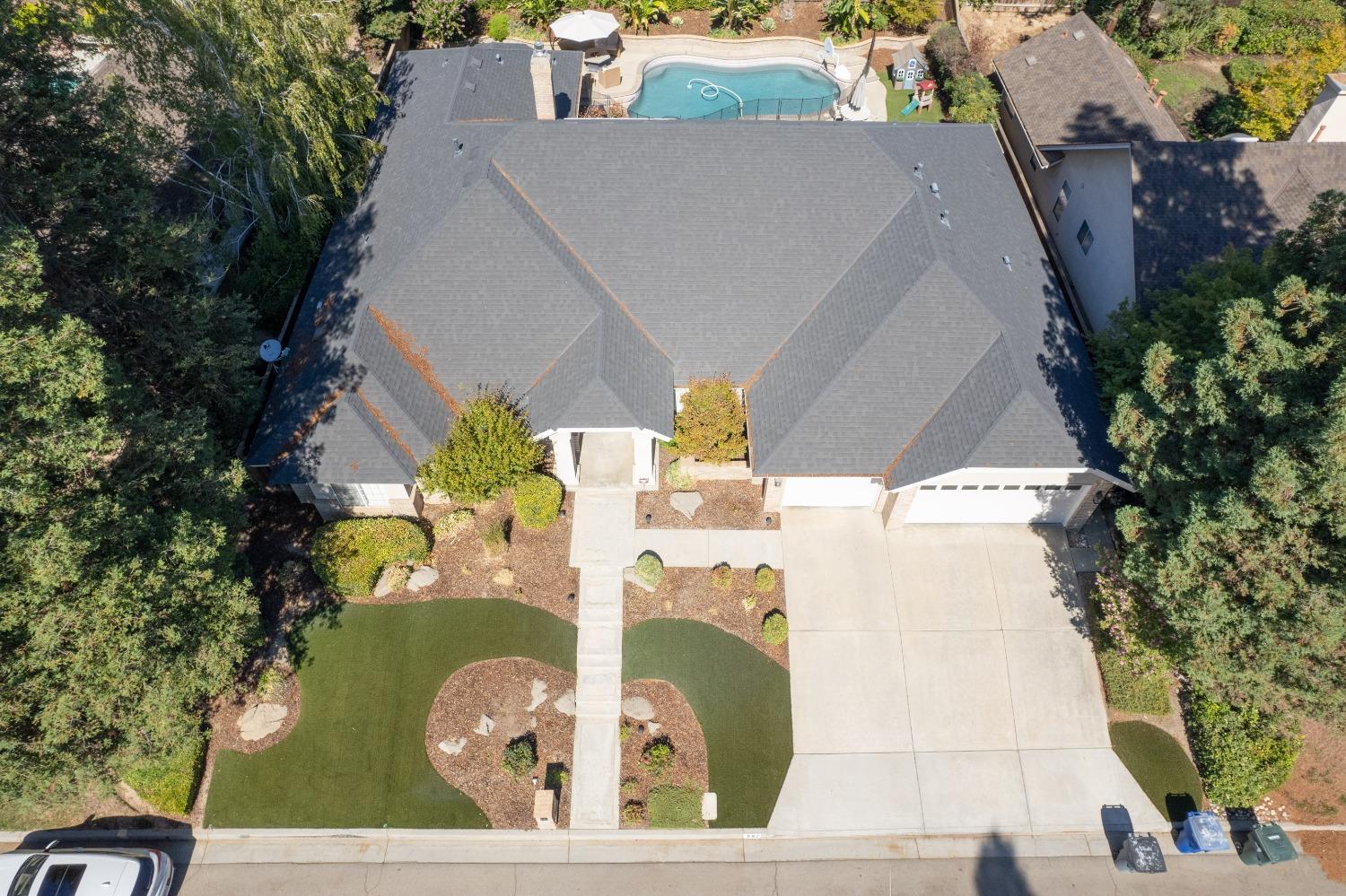 692 East Blue Ridge Road Fresno, CA 93725 - Photo 5 of 68 a view of entryway