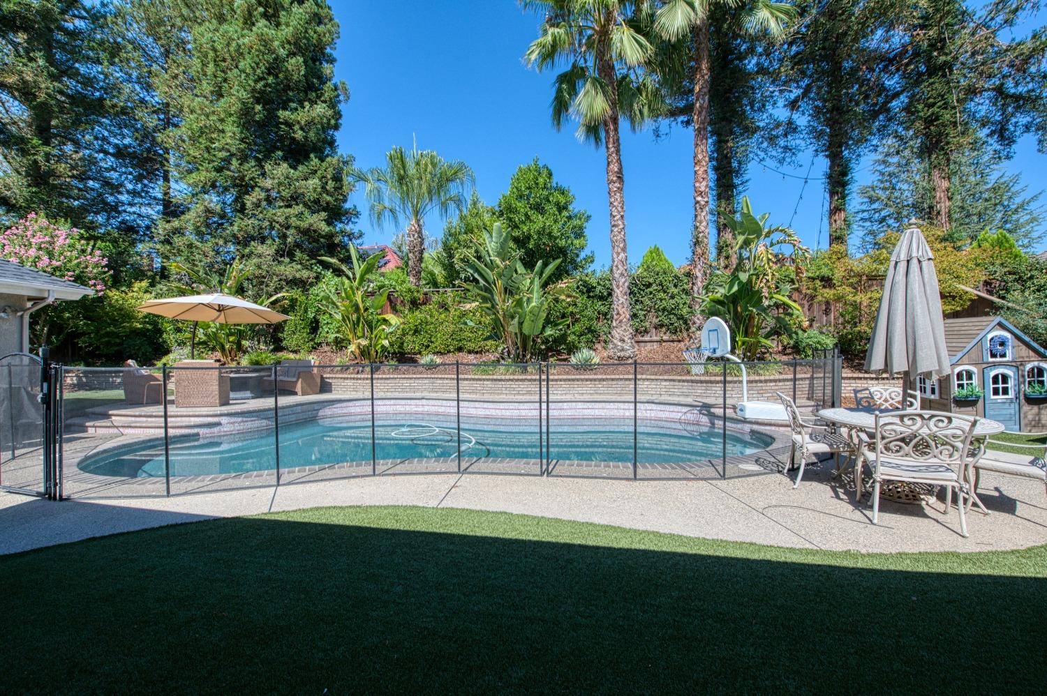 692 East Blue Ridge Road Fresno, CA 93725 - Photo 55 of 68